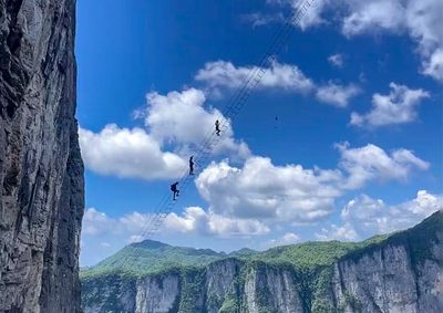 4 Days Zhangjiajie Adventure Tour: Ferrata, Glass Walk & Floating Mountains